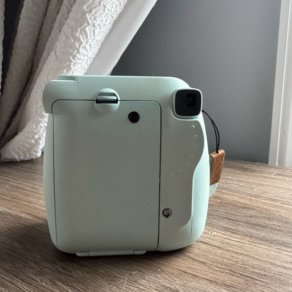 Fujifilm Instax Mini 9 Instant Camera - Ice Blue
